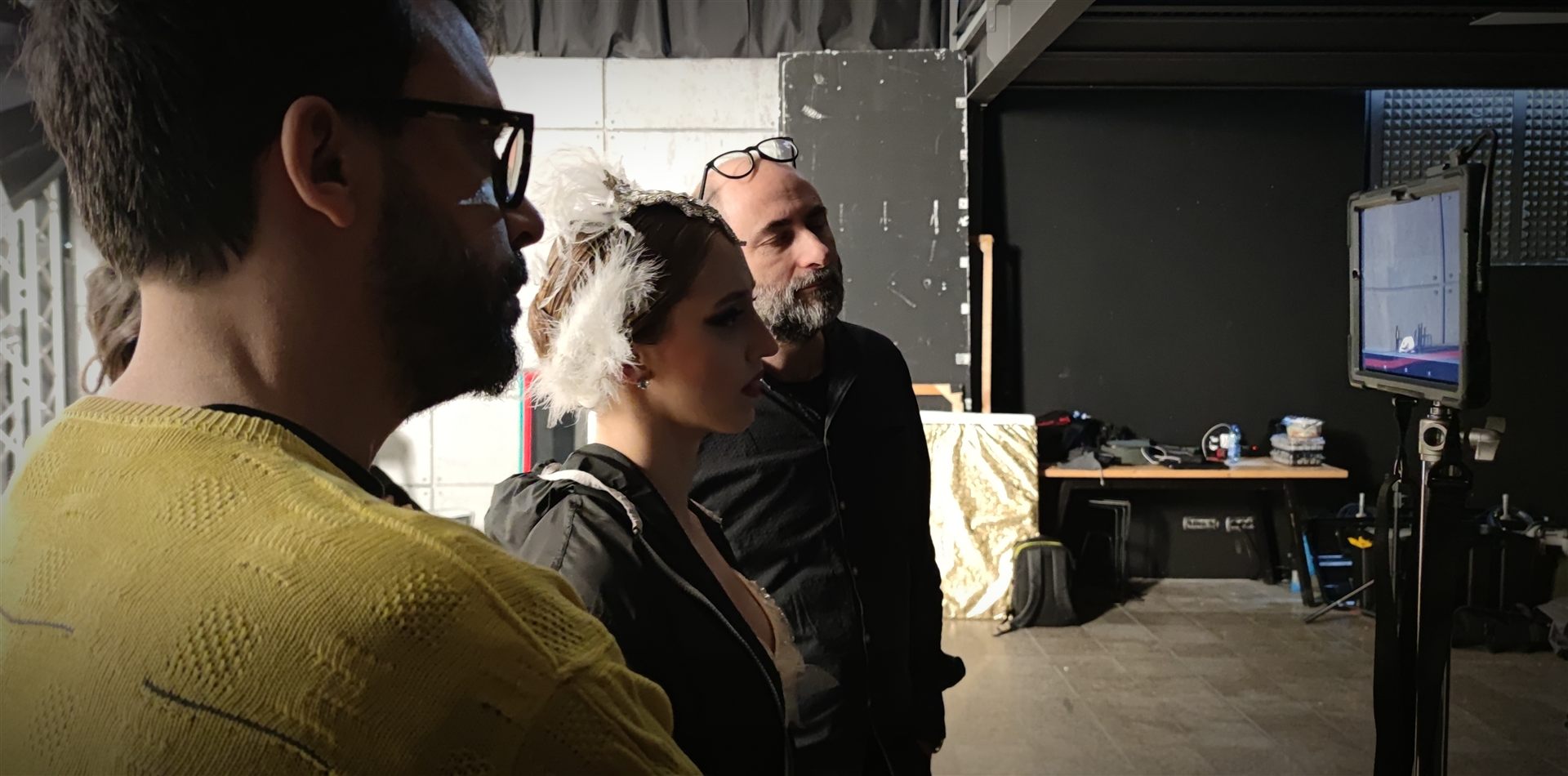 Backstage — Cristian e Virna rivedono le riprese al monitor