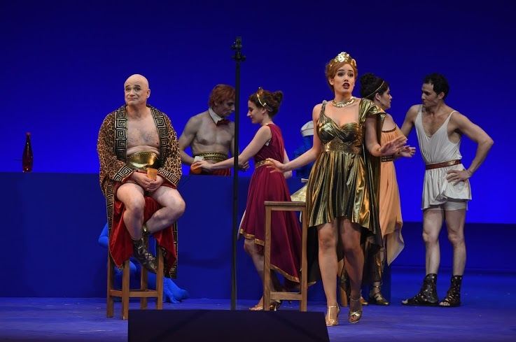 La Belle Hélène — costumi ispirati alla Grecia antica