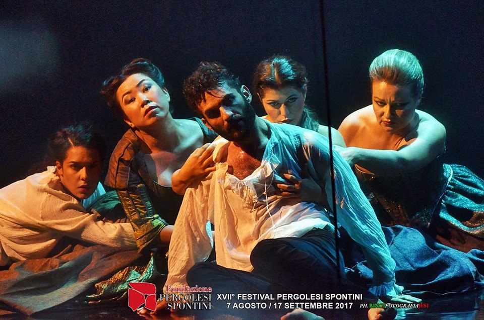 Il Colore del Sole — ensemble scene