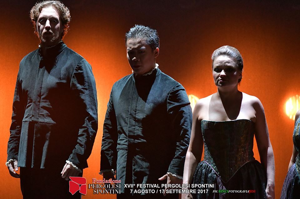 Il Colore del Sole — three performers orange light