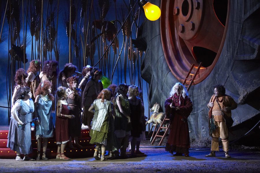 L'Elisir d'Amore — coro e Dulcamara con la ruota del trattore