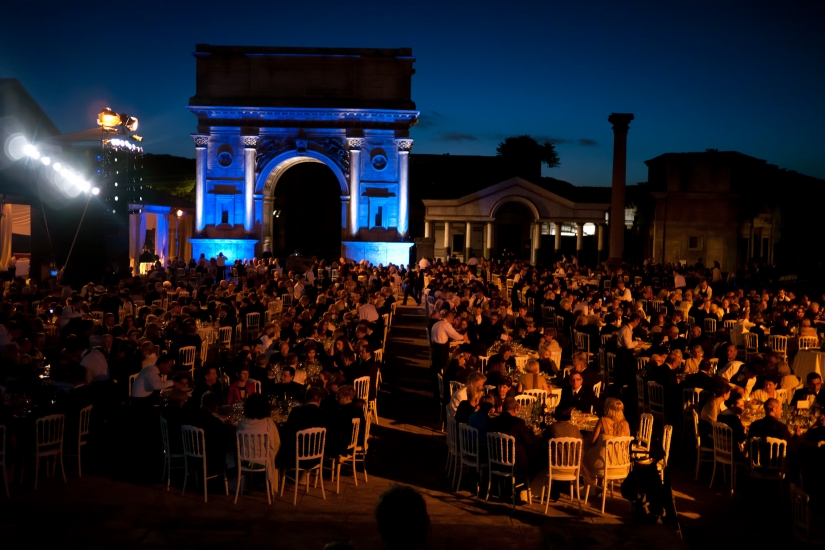 Intercoiffure 2012 &mdash; scena finale con proiezioni