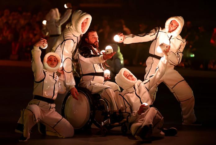 Sfere luminose — cerimonia di chiusura