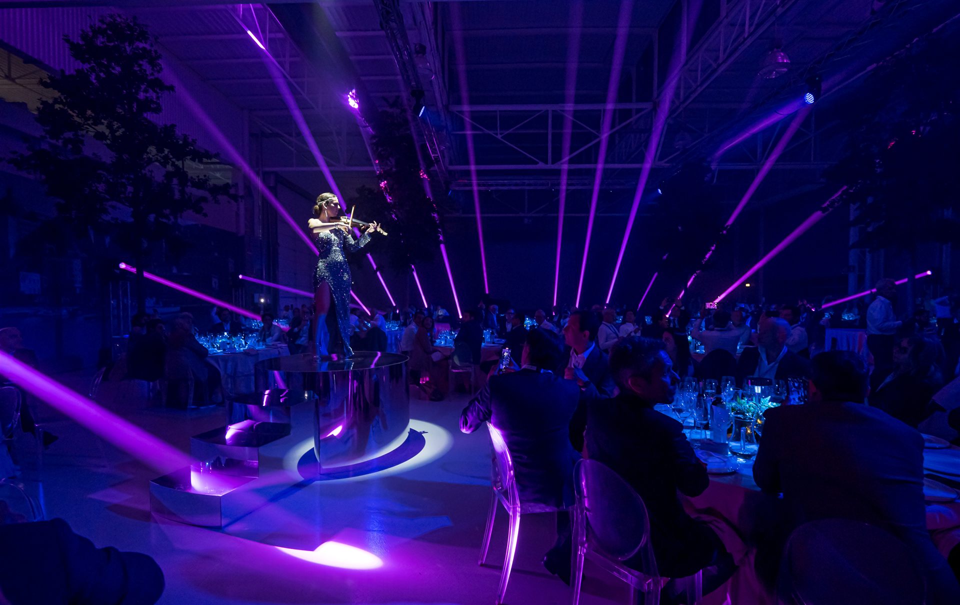 Iveco — Connecting Dots