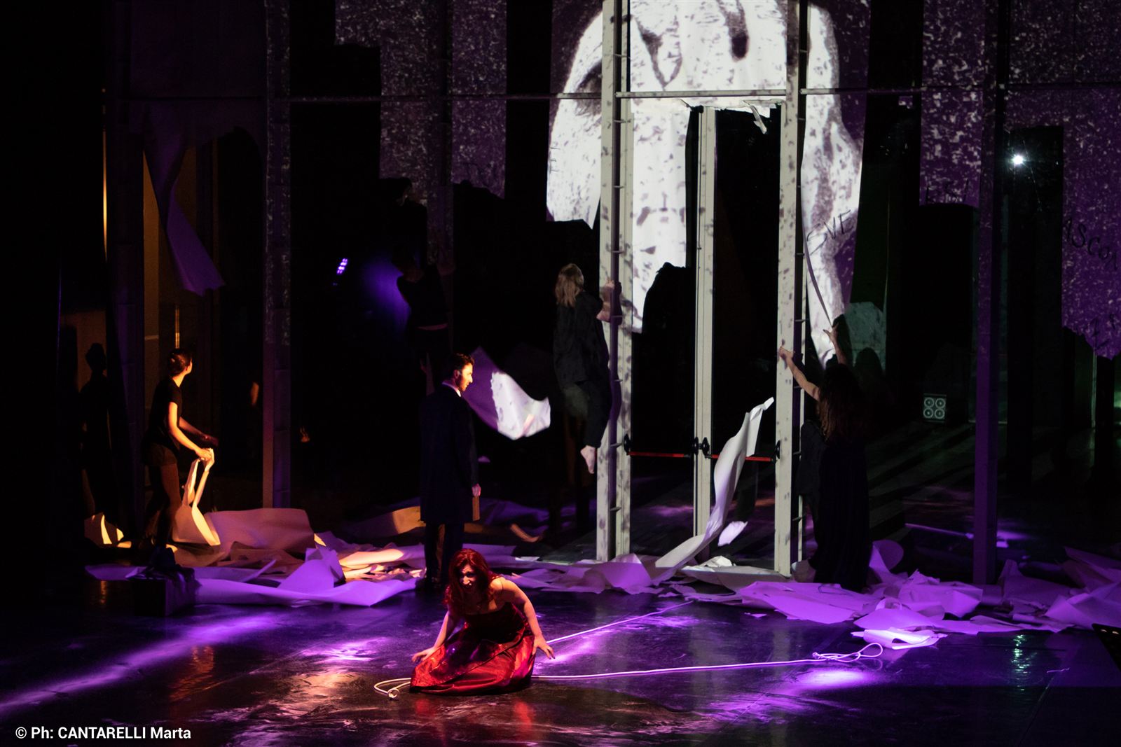 Kurtag Frammenti — scena d'insieme