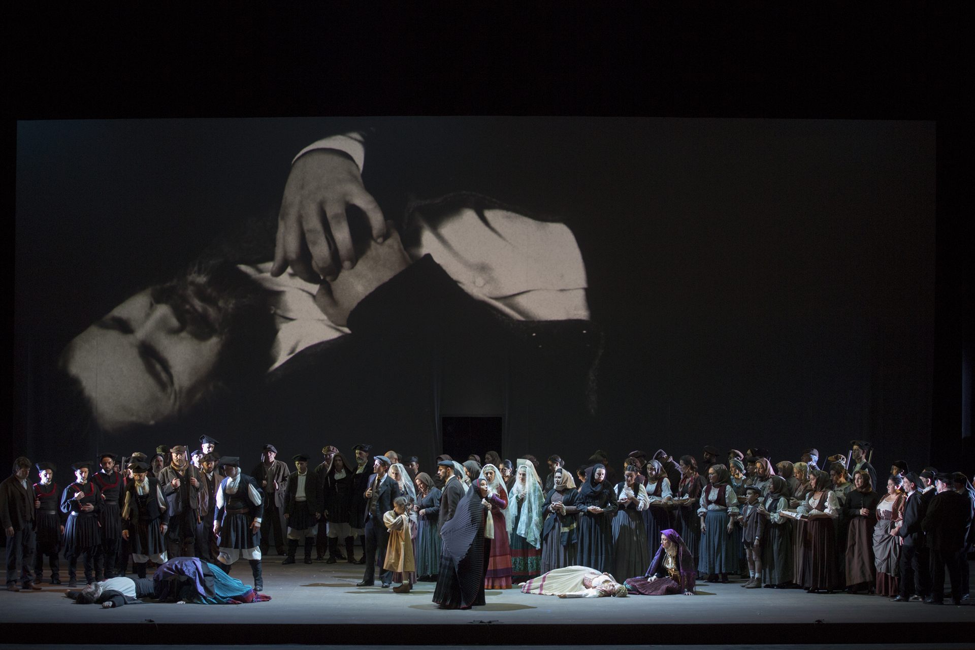 La Jura — finale, video hands and chorus