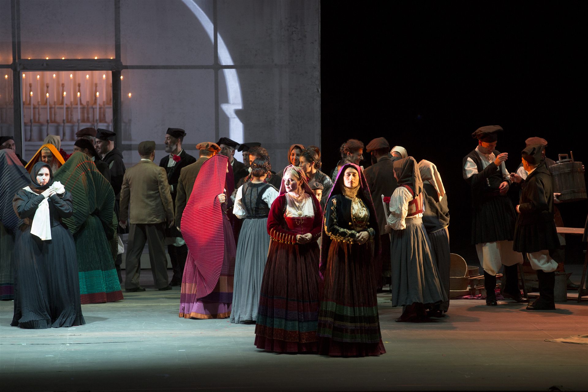 La Jura — Sardinian folk costumes