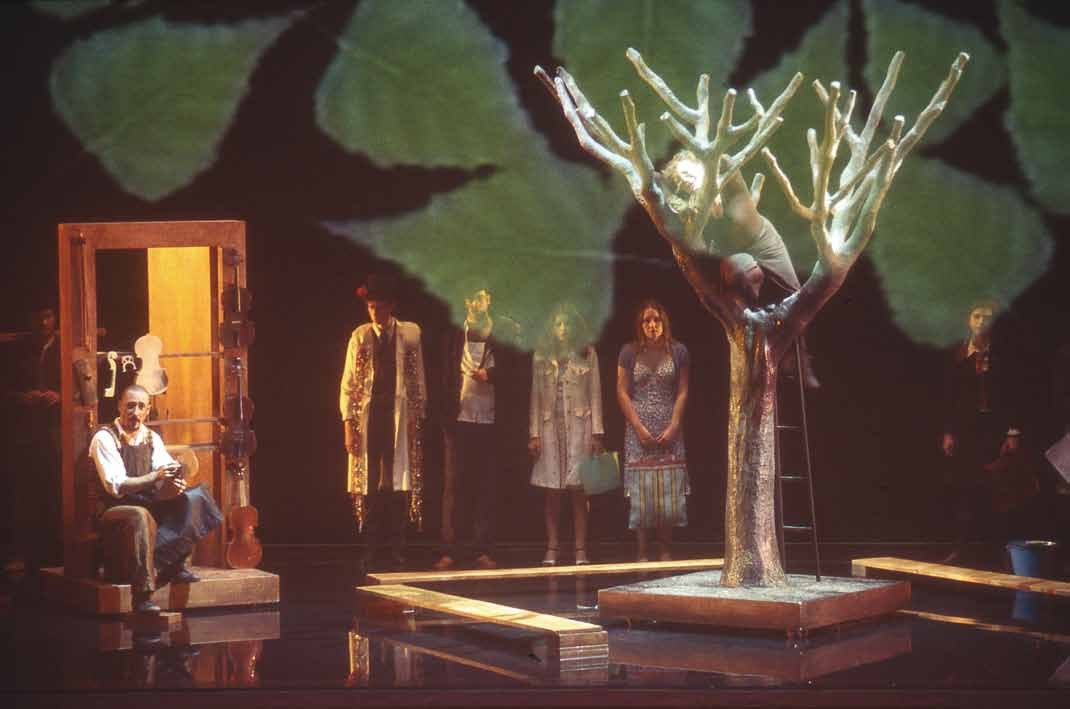 Le luthier de Venise &mdash; tableau 3 L&rsquo;Arbre con foglie proiettate e ensemble in attesa, Ch&acirc;telet 2004