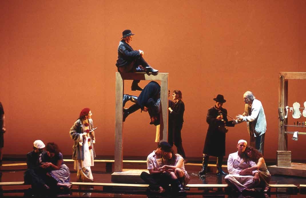Le luthier de Venise &mdash; tableaux 7&ndash;8 La Vieillesse con palco a gradini in luce di sabbia