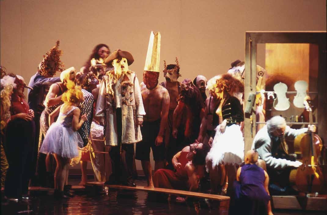 Le luthier de Venise &mdash; tableau finale, coro delle maschere e il liutaio nella bottega a destra
