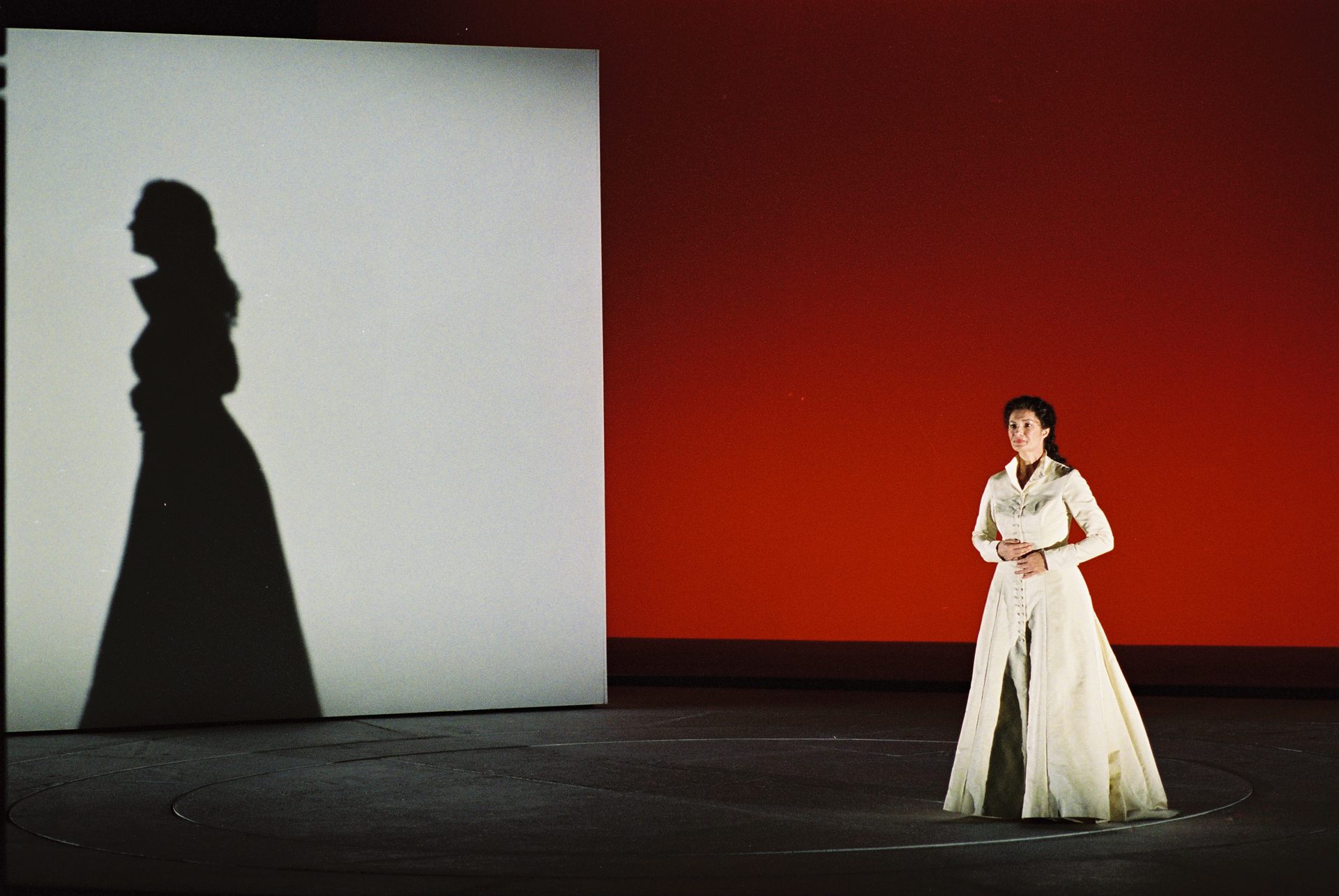 Maria di Rohan &mdash; Maria in bianco-avorio, regia Corsetti, Fenice 1999