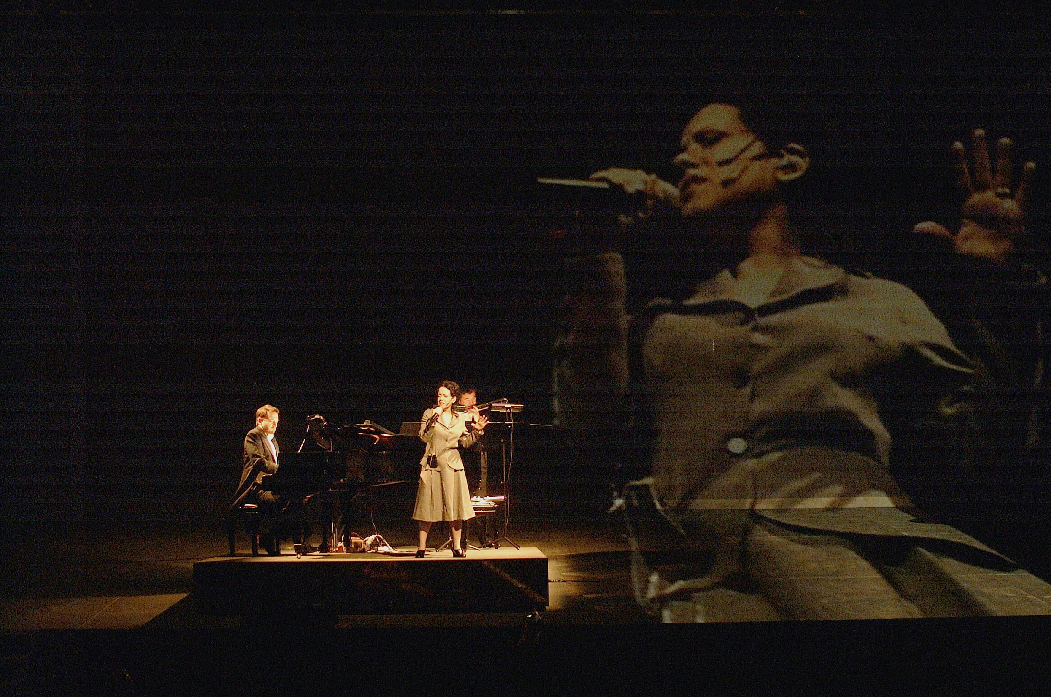 Medea — foto di scena, video di Fabio Iaquone, live electronics, PalaFenice Venezia 2002