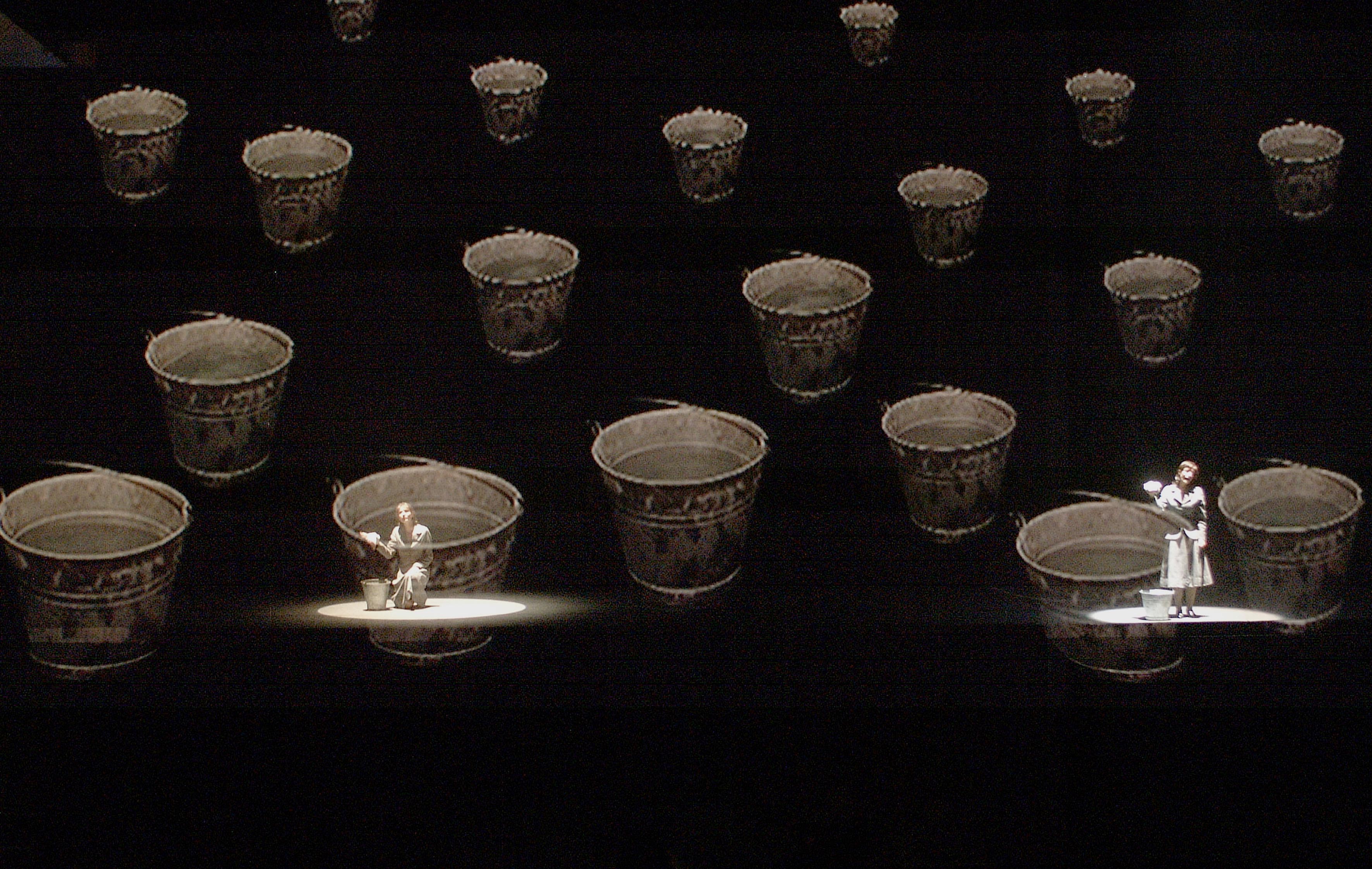 Medea — foto di scena, regia Giorgio Barberio Corsetti, PalaFenice Venezia 2002