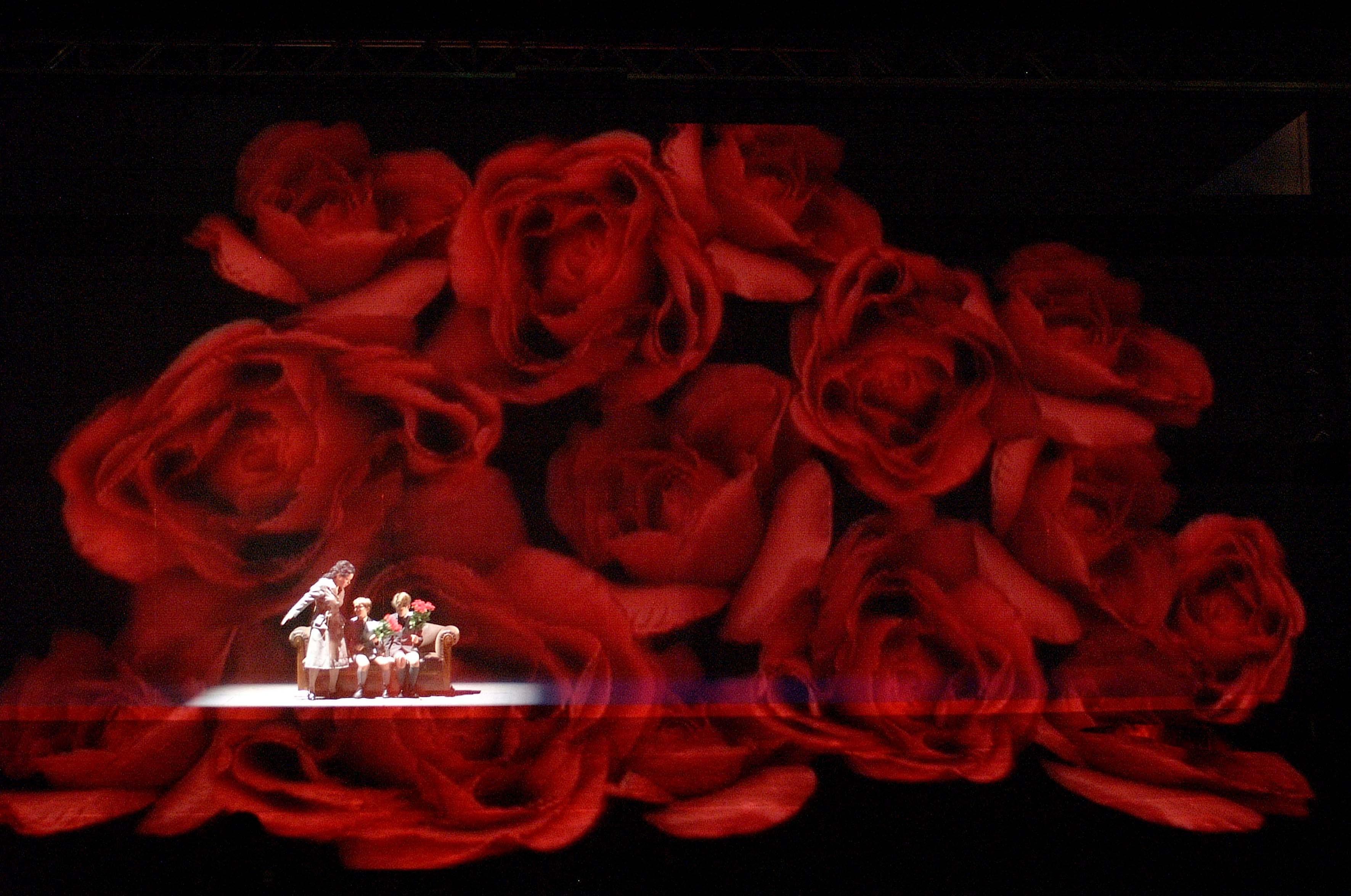 Medea — foto di scena, le tre Medee (Visentin/Ruggiero/Caiello), PalaFenice Venezia 2002