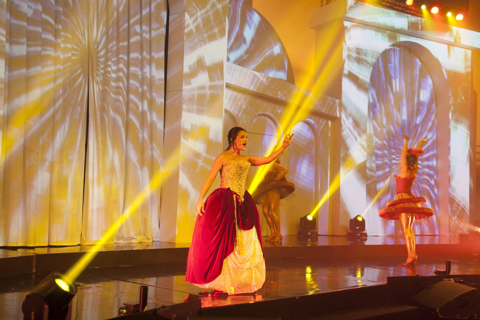 Soprano in scena — Atto I Bellezza