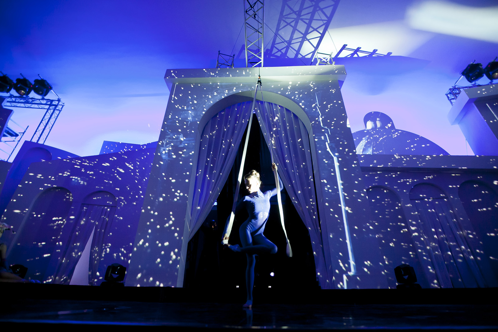 NCB Convention — performance acrobatica con tessuto