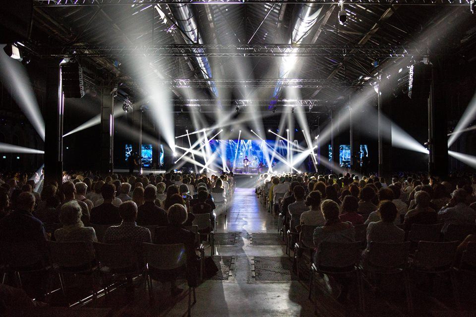 Nido — panoramic view of the courtyard installation