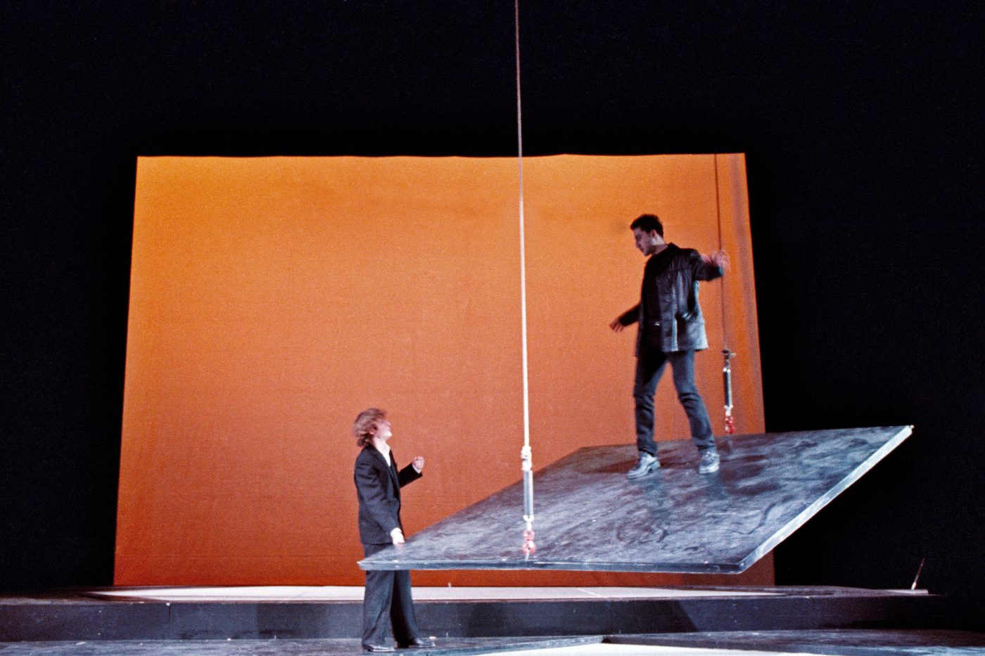 Notte - scena, scenografia stratificata in tonalità Rothko, regia Corsetti, Roma 1998