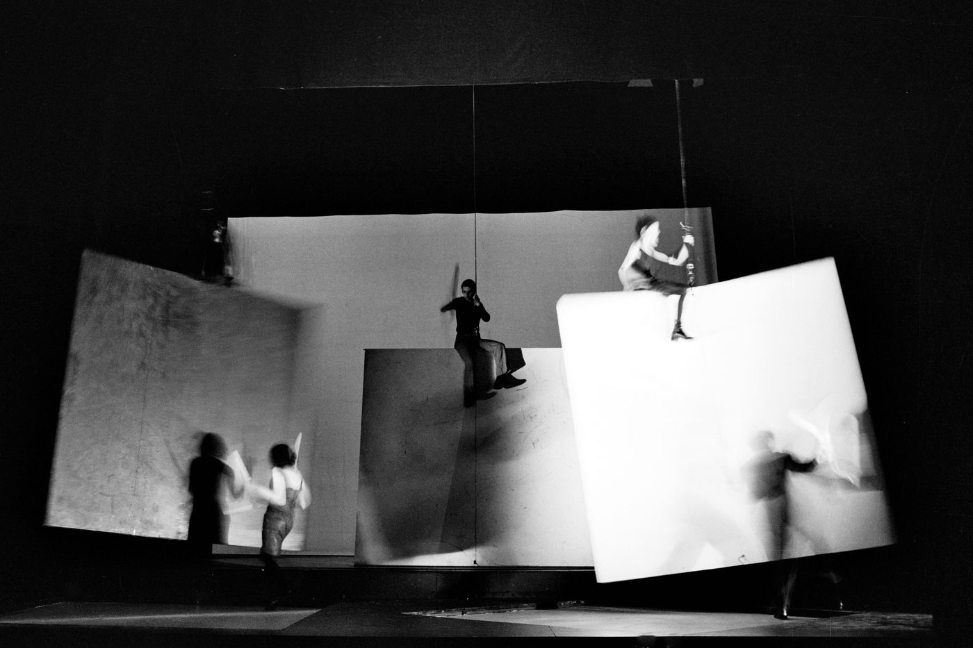Notte - foto di scena, drammaturgia del buio e della luce, Teatro Valle Roma 1998