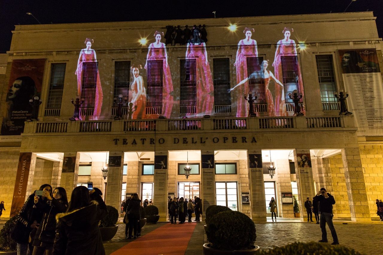 L'Opera Illumina il Natale