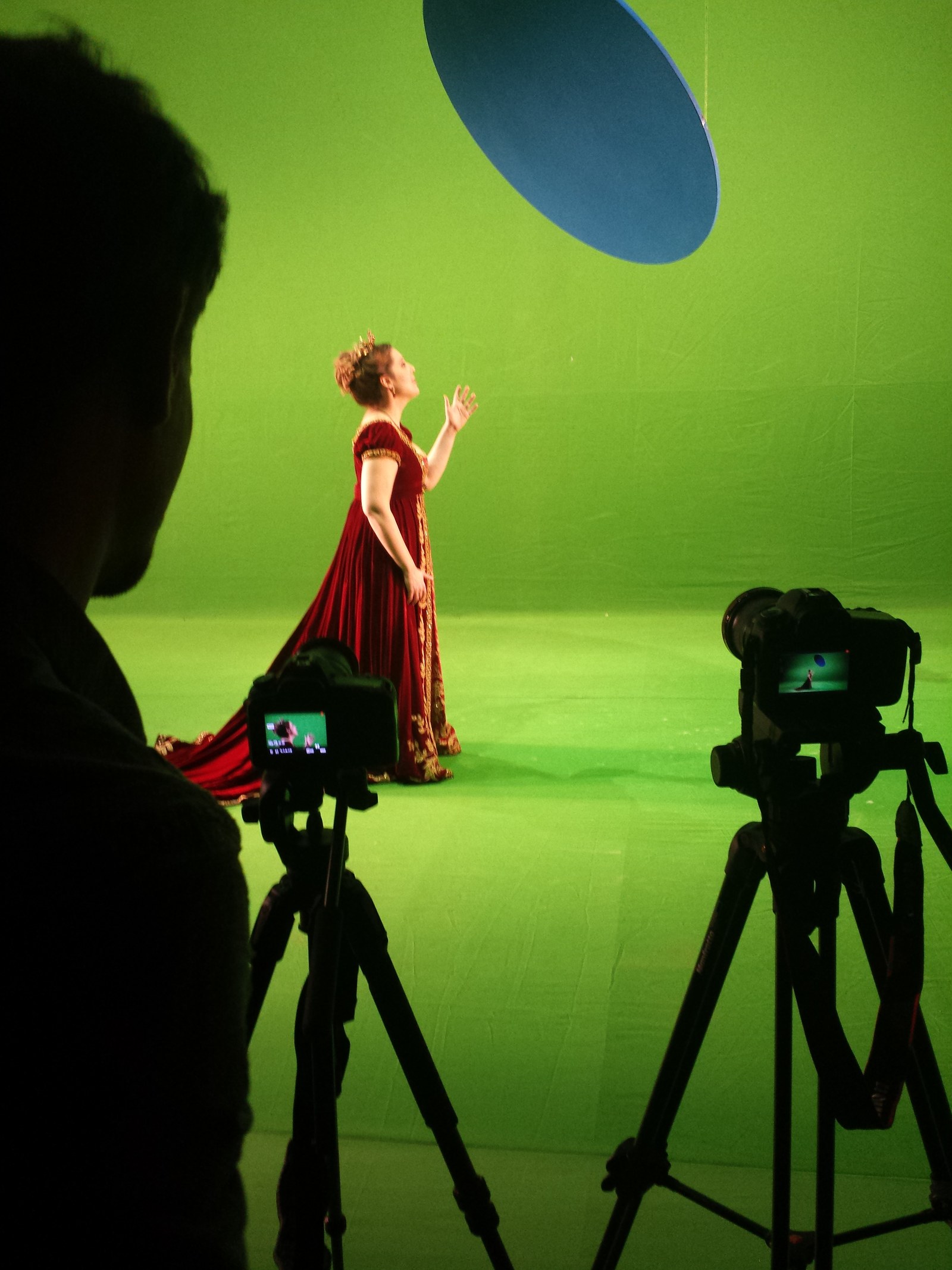 Opera Illumina il Natale backstage — troupe completa con soprano e due cineprese