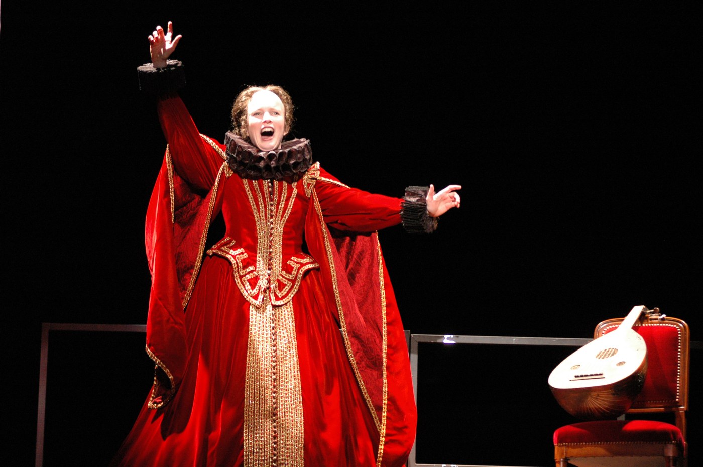 L&rsquo;Orfeo &mdash; scena con cantanti, costumi Cristian Taraborrelli