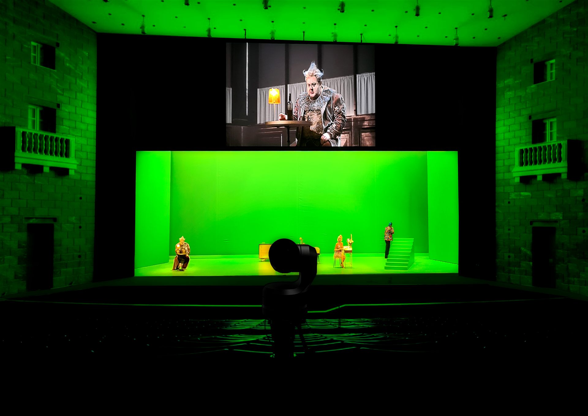 Pagliacci — tavern scene with virtual scenography