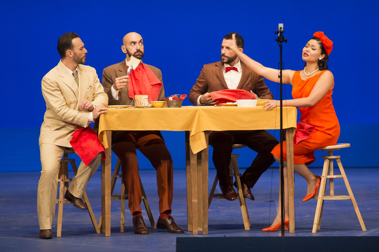 La Pietra del Paragone — scena del Conte Asdrubale con il finto turco, costumi Taraborrelli, regia Corsetti+Sorin, Premio Abbiati 2007