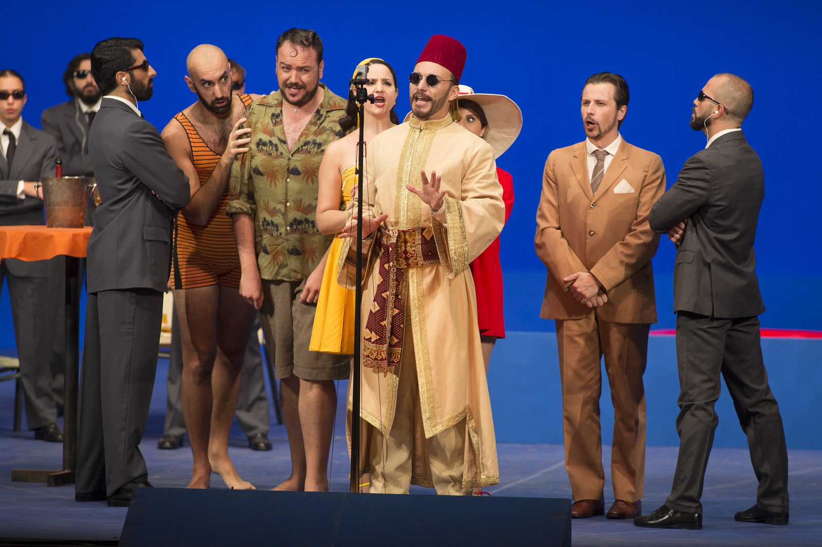 La Pietra del Paragone — finale dell'opera buffa con tutti i protagonisti in scena, sodalizio Cristian-Corsetti, regia Sorin