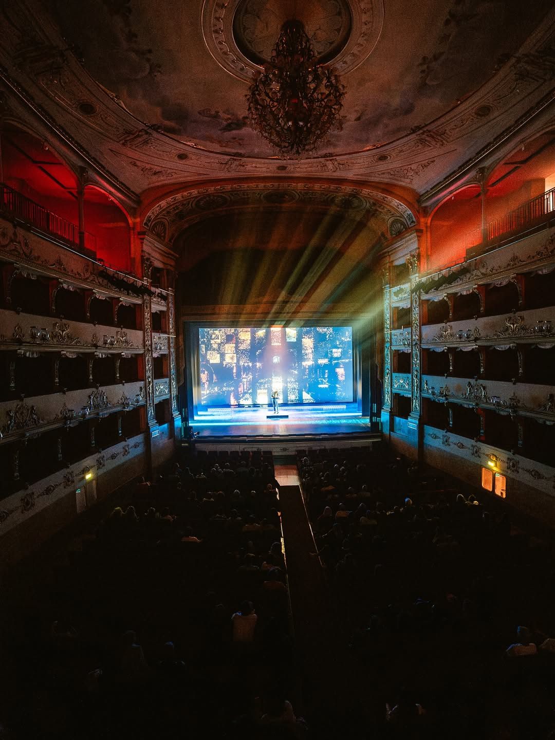 Planetaria backstage — Pergola interior light beams