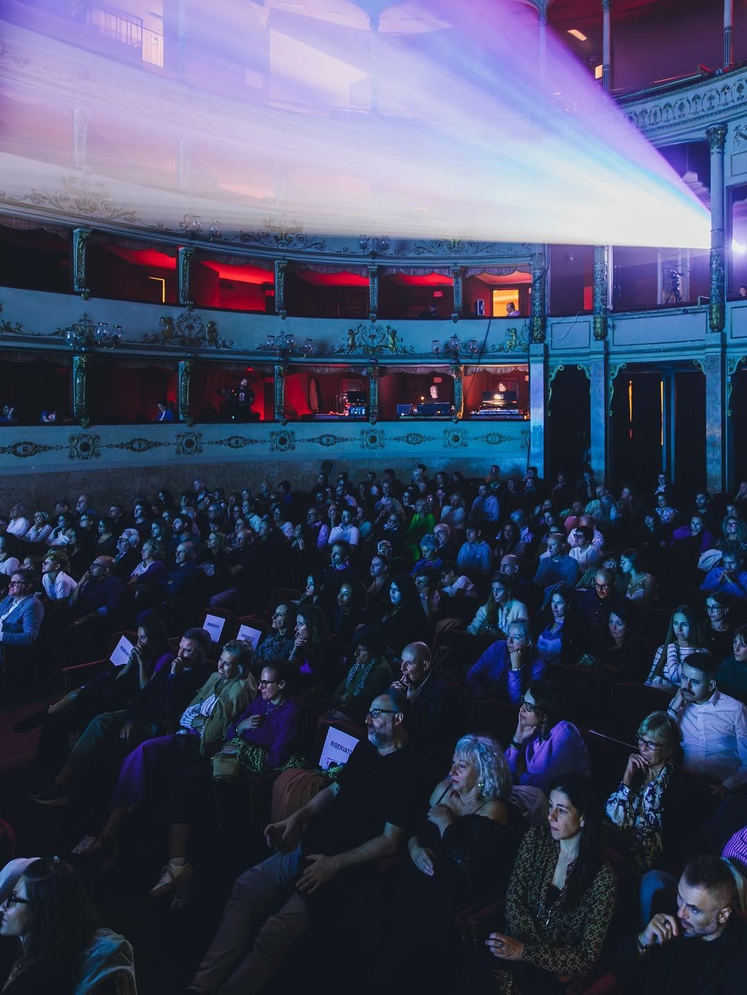 Planetaria Natura — audience blue pink light