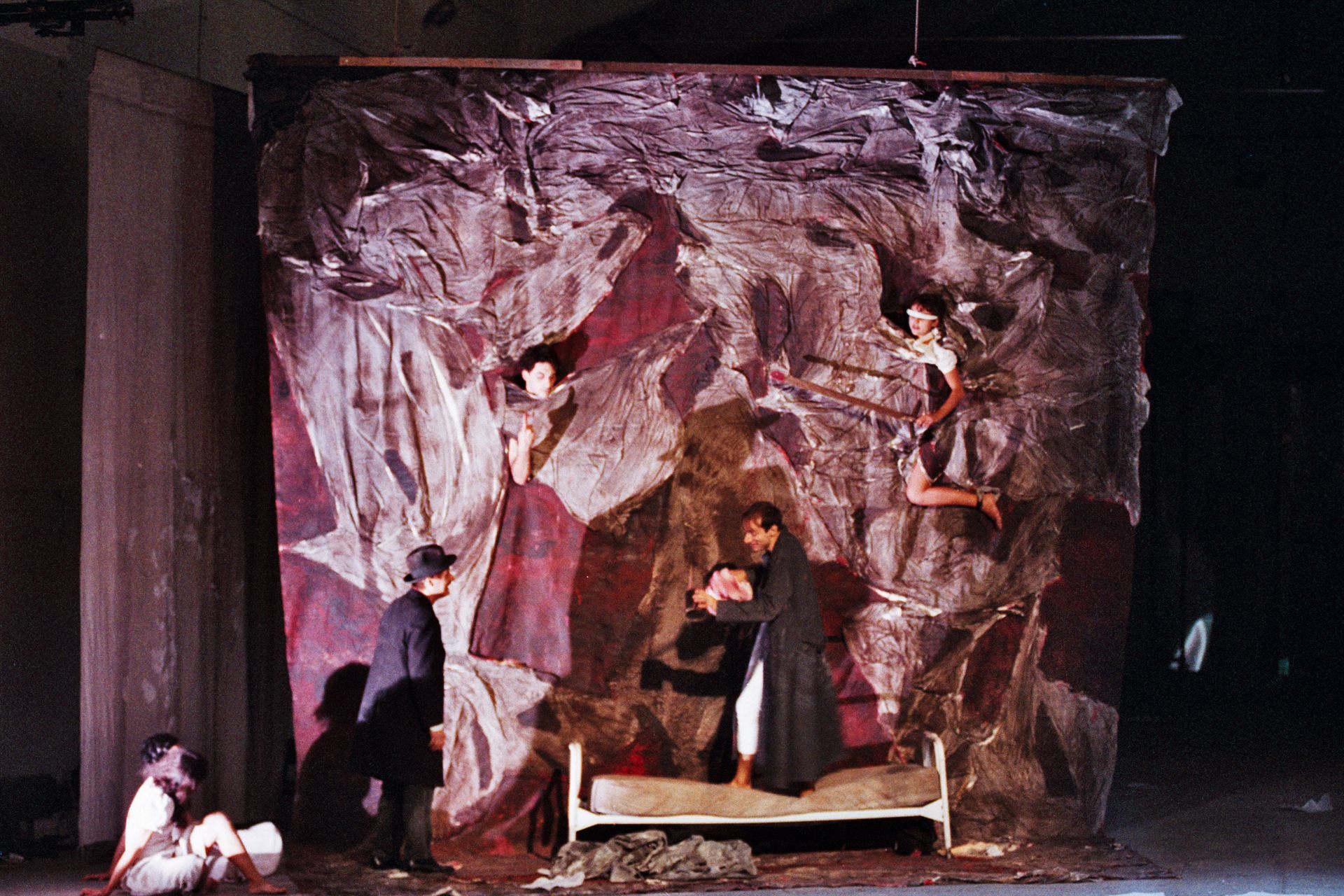 Il Processo &mdash; studio di Titorelli, costumi Taraborrelli, Premio Ubu 1999