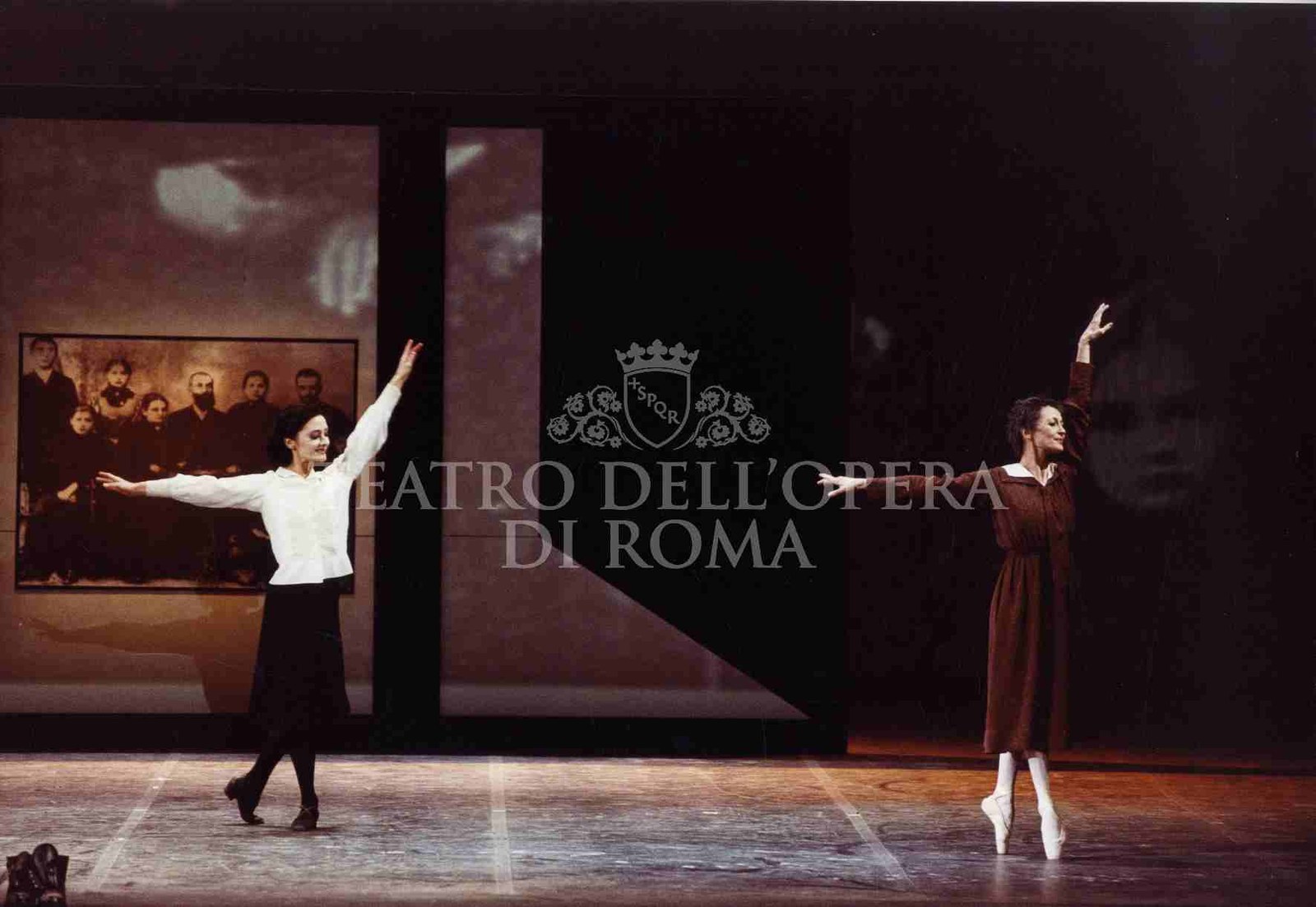 Requiem per Edith Stein &mdash; Laura Comi e Carla Fracci sulla scena con la fotografia di famiglia di Edith Stein, Opera Roma 2001