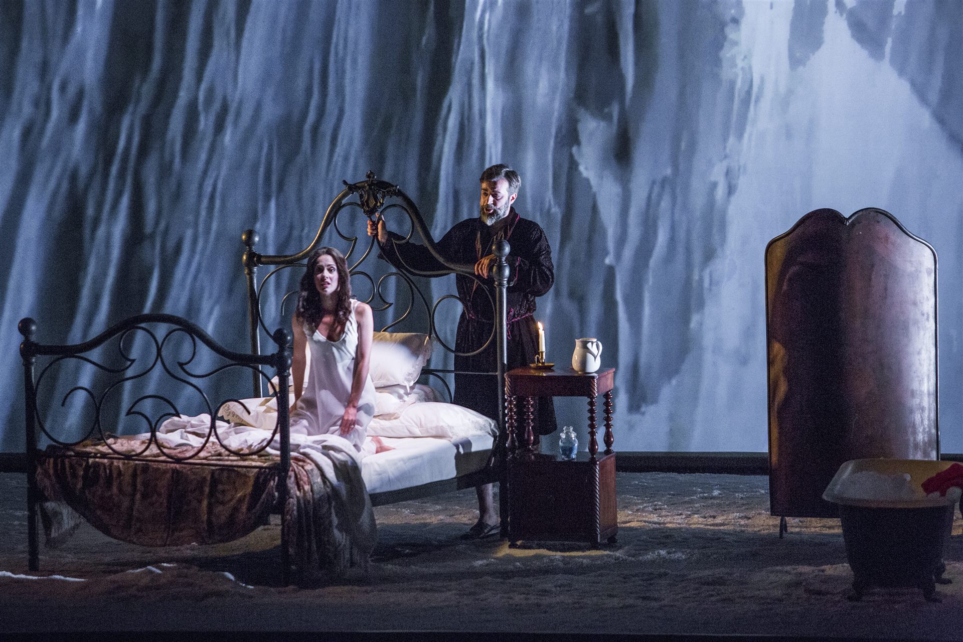 La Sonnambula &mdash; finale, costumi Angela Buscemi, direzione Alessandro D'Agostini, Ancona 2019