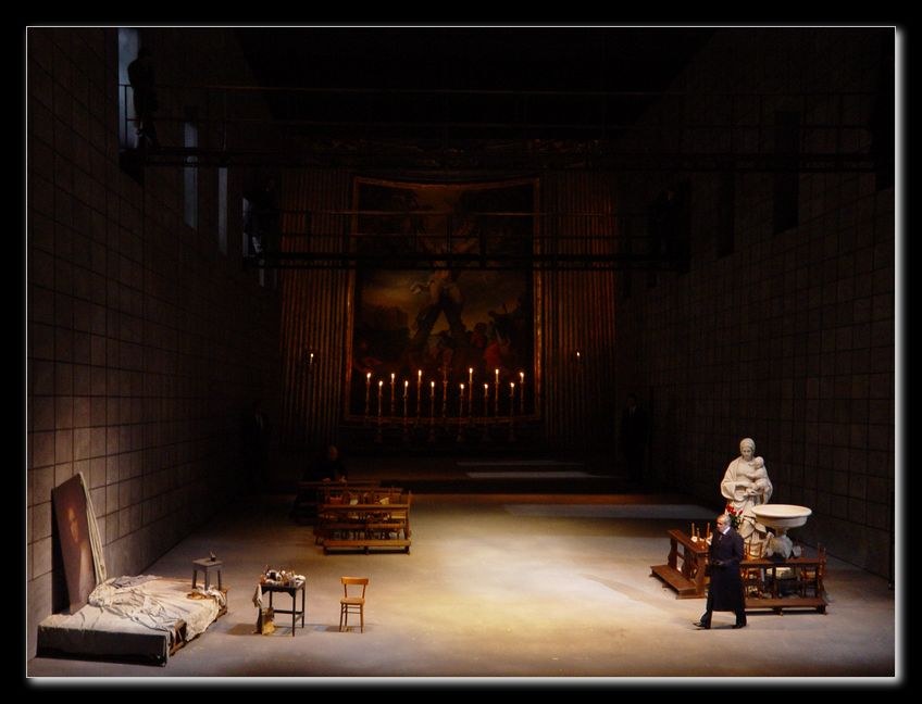 Tosca Atto II — Palazzo Farnese, Scarpia (Ruggero Raimondi) al tavolo