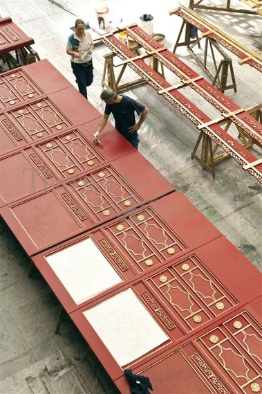 Pannelli rossi del palazzo imperiale — pittura e doratura